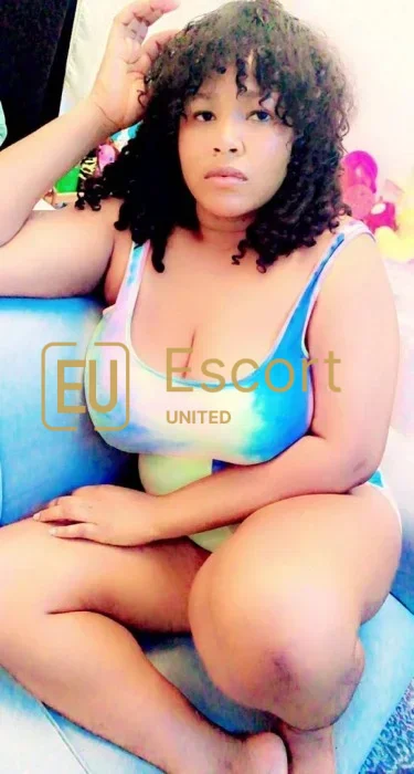 Dubai female escort Merit — photo 2