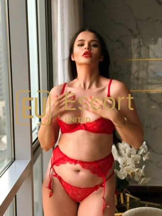 Buche Callie, Escort Lady in Dubai — Foto 9