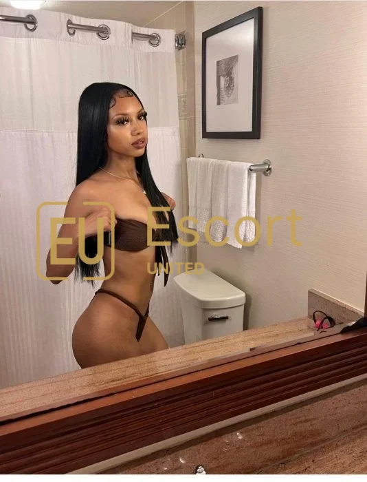 Queen Precious, însoțitoare în Abu Dhabi — fotografia 4