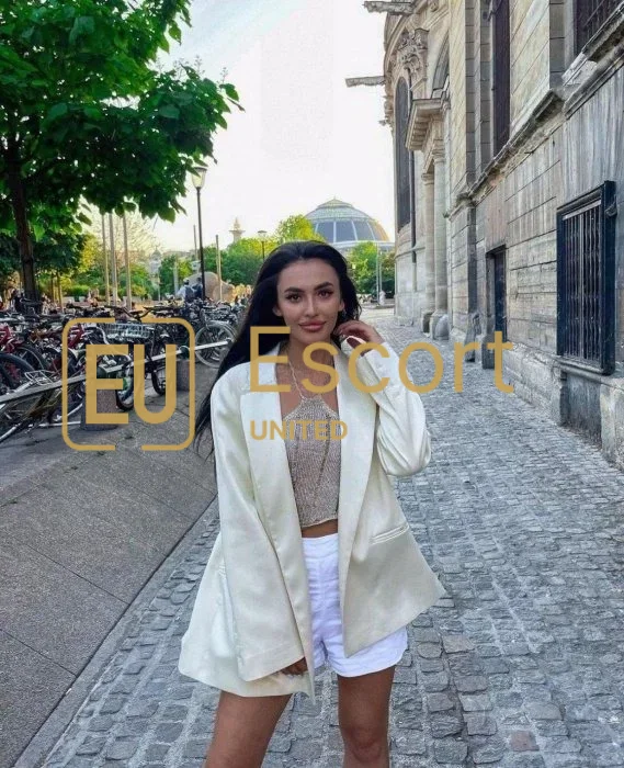 Γνωρίστε τη Julianna, μια 27 ετών συνοδό κοπέλα στην Ντουμπάι — φωτογραφία 6