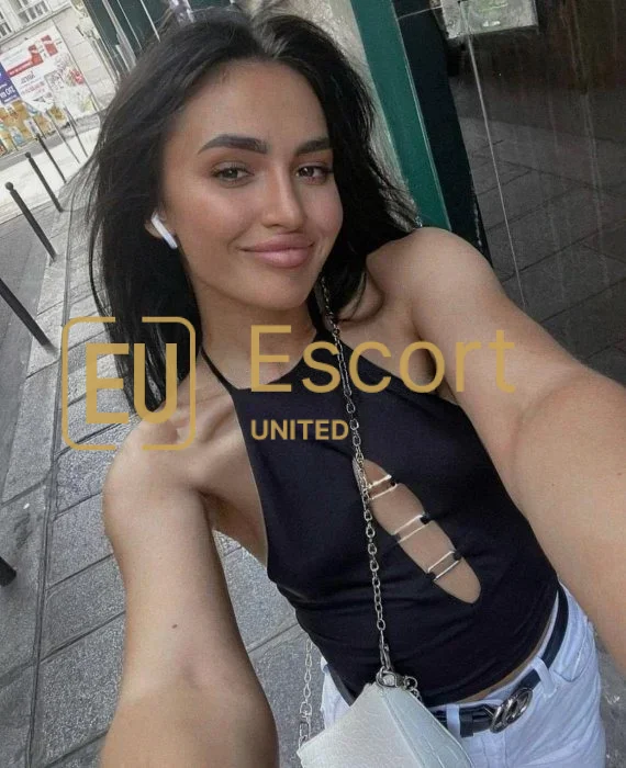 Julianna, μια 27 ετών γυναίκα συνοδός στην Ντουμπάι — φωτογραφία 2