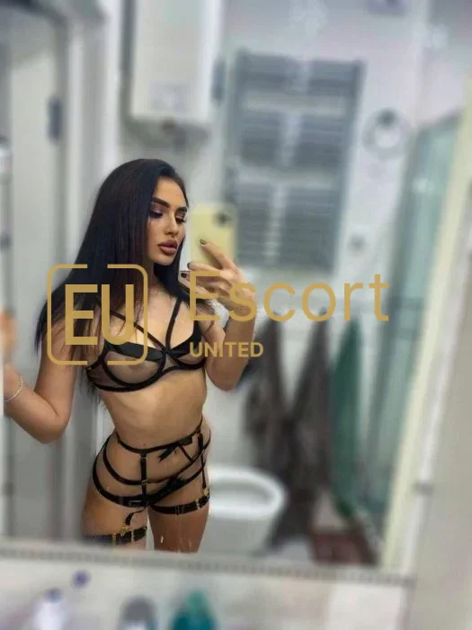 Julianna, γυναίκα συνοδός στην Ντουμπάι — φωτογραφία 5