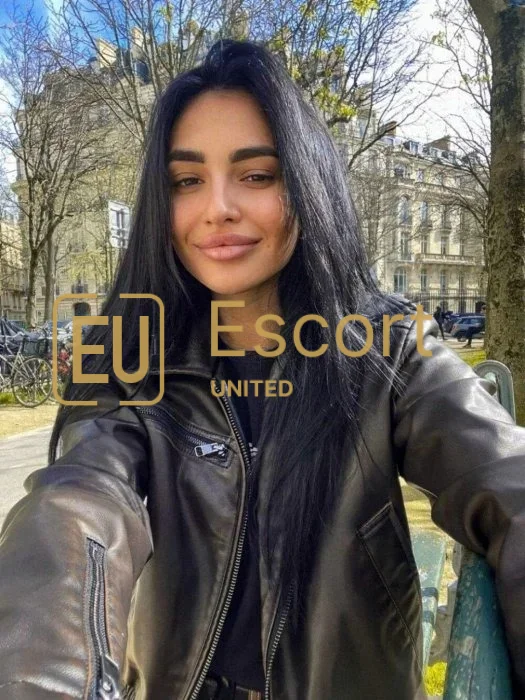 Julianna, κυρία συνοδός στην Ντουμπάι — φωτογραφία 3