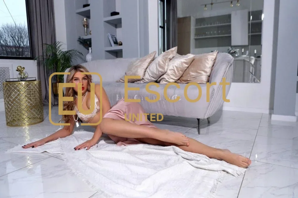 Female escort Valeri based in Dubai — photo 6