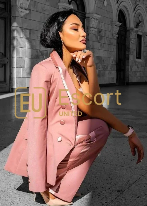 Willow, female escort in Dubai — photo 8