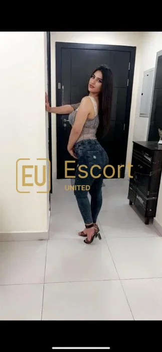 Rania, Escort-Dame in Abu Dhabi — Foto 3