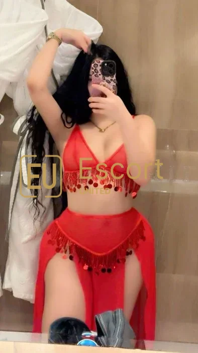Book Sara, escort girl in Abu Dhabi — photo 5