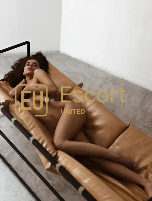 Alison, female escort in Dubai — photo 4