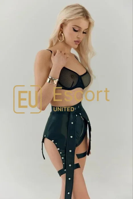 Γυναίκα συνοδός Agnes στην Ντουμπάι — φωτογραφία 2